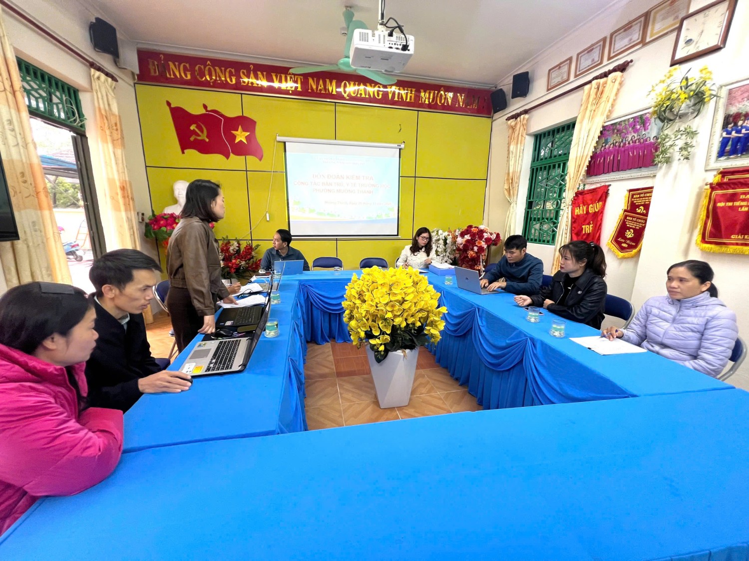 TRƯỜNG MẦM NON HOA MƠ  LÀM VIỆC VỚI ĐOÀN KIỂM TRA CÔNG TÁC BÁN TRÚ, HOẠT ĐỘNG Y TẾ TRƯỜNG HỌC.  NĂM HỌC 2025-2026.