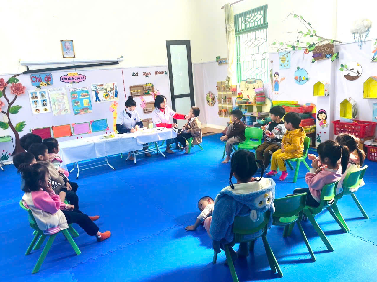 TRƯỜNG MẦM NON HOA MƠ  PHỐI HỢP VỚI TRẠM Y TẾ PHƯỜNG MƯỜNG THANH KHÁM SỨC KHỎE  CHO TRẺ  NĂM HỌC 2025 – 2026